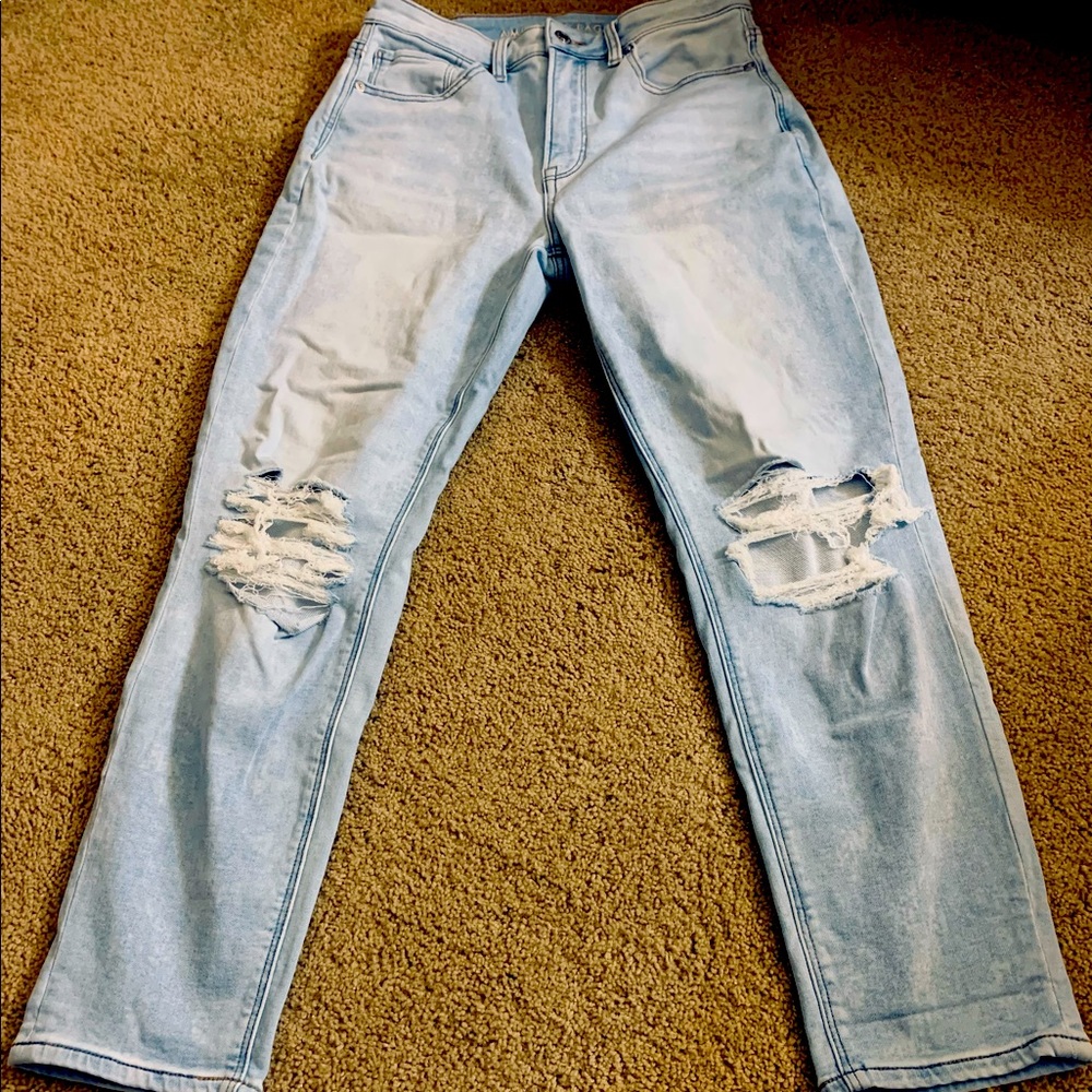 American Eagle mom jeans size 6.